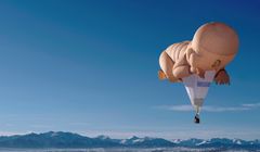 „Przekrój” startuje jako rocznik. Promuje go balon-gigant nad Warszawą