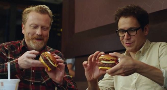 Ojcowie ułatwiający dzieciom randkę reklamują Maestro Burgera w McDonald’s (wideo)