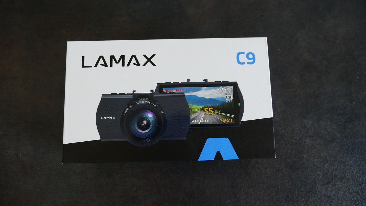 Krótki test LAMAX C9: Kamerka samochodowa z GPS i bazą fotoradarów