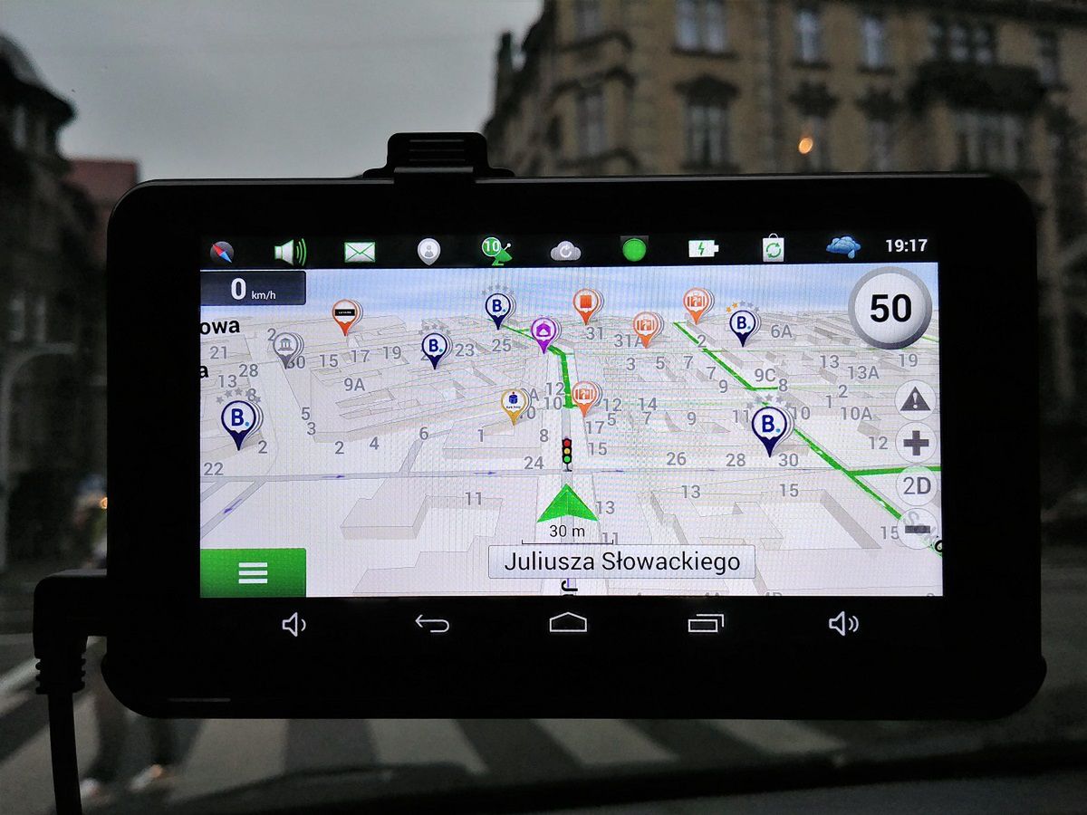 Navitel RE900 Combo – test samochodowej nawigacji, rejestratora i tabletu w jednym 5