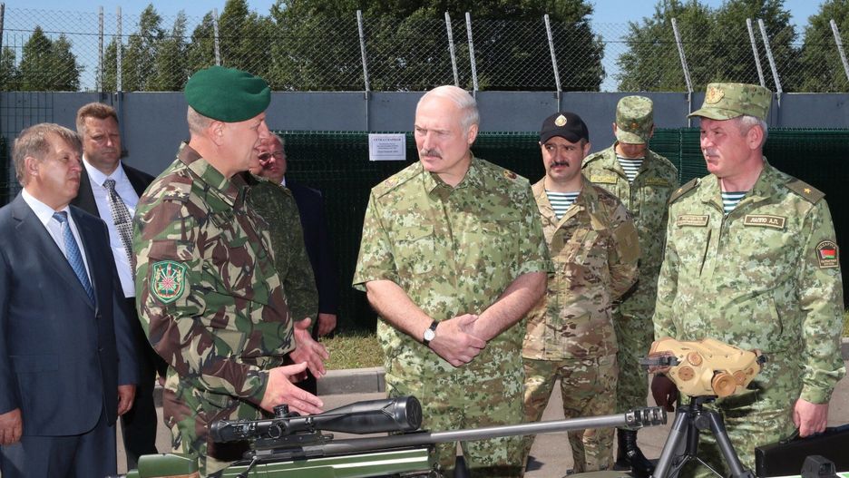 Wojtek Laski - r�?ne
Fot. Laski Diffusion/East News Prezydent Bialorusi Alaksandr Lukaszenka podczas spotkania z przedstawicielami bialoruskiej Sluzby Granicznej.
Laski Diffusion