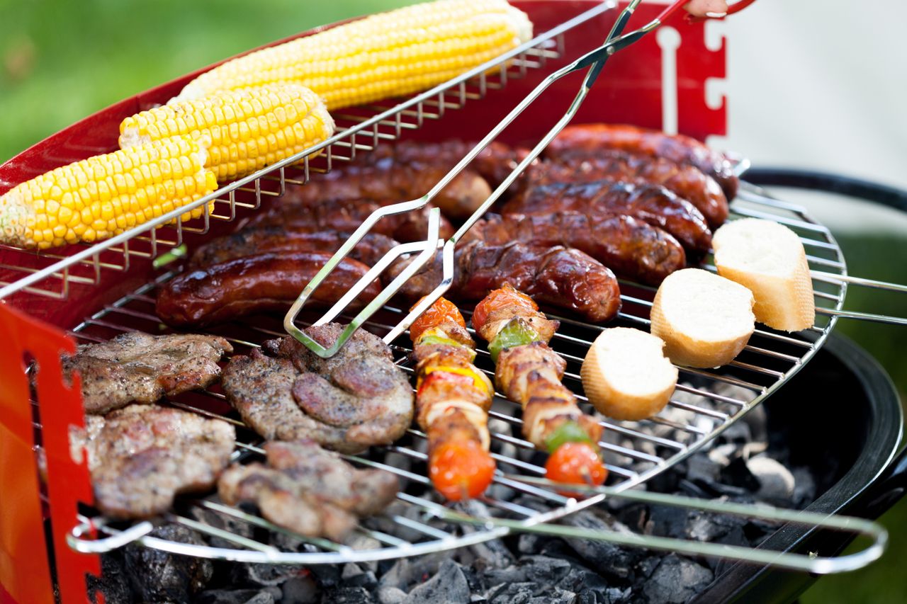 Grill party. Pyszne potrawy na grilla – mięsne i wegańskie