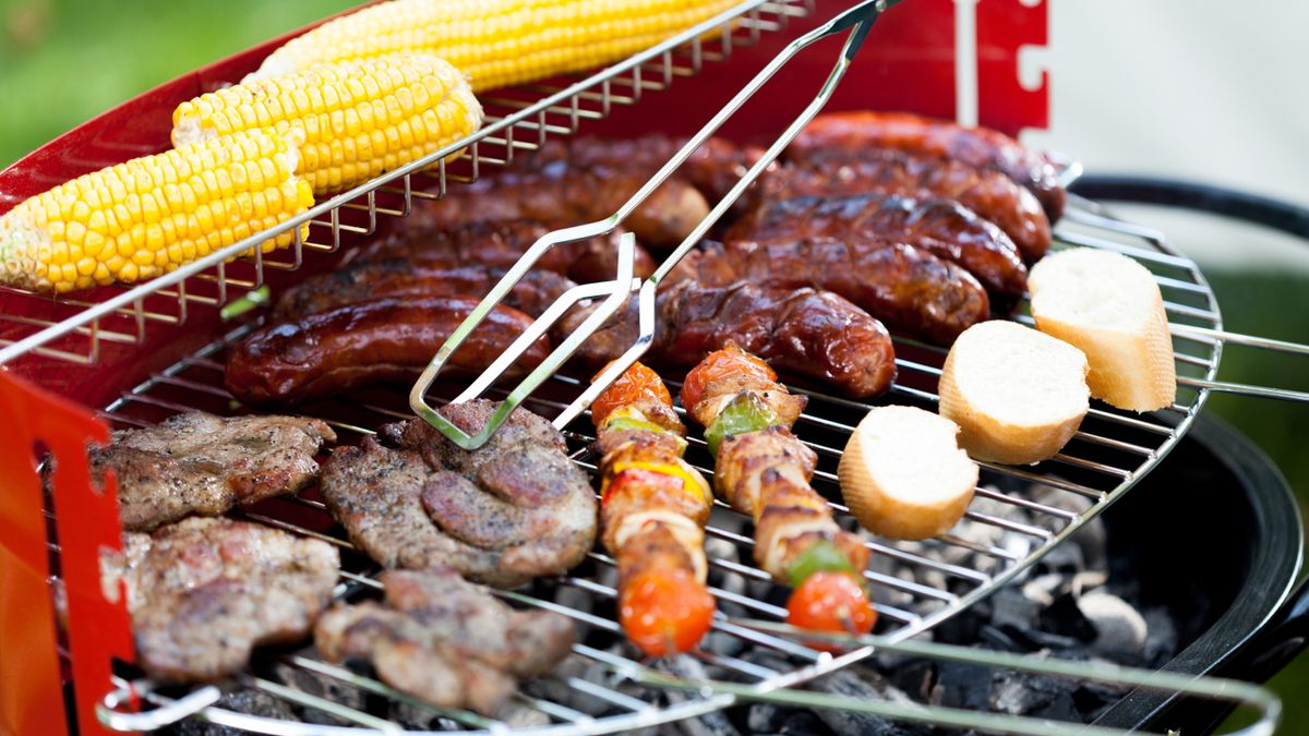 Grill party to pomysł na letnią imprezę pod gołym niebem
