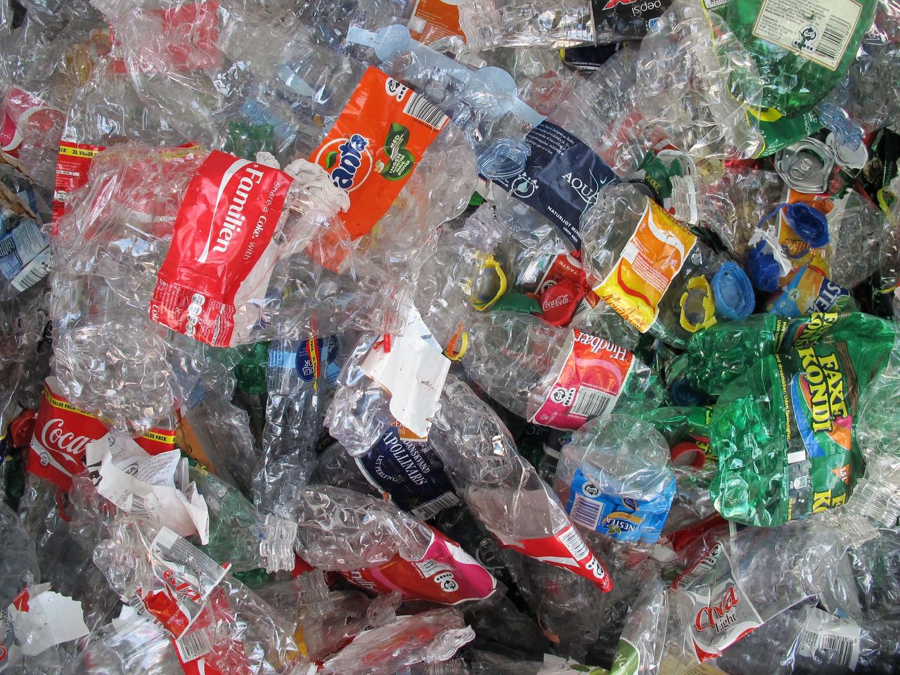 Eksperci proponują wprowadzenie kaucji za plastikowe opakowania