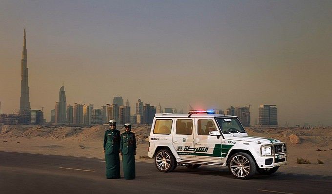 Mercedes G63 AMG Brabus - 700-konny radiowóz z Dubaju