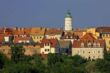 Słoneczna sobota na Rynku w Sandomierzu. Turyści i mieszkańcy spacerowali