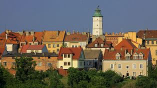 Słoneczna sobota na Rynku w Sandomierzu. Turyści i mieszkańcy spacerowali
