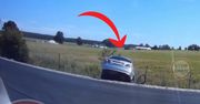 Auto stoczyło się do rowu. Nagranie ma ponad pół miliona wyświetleń