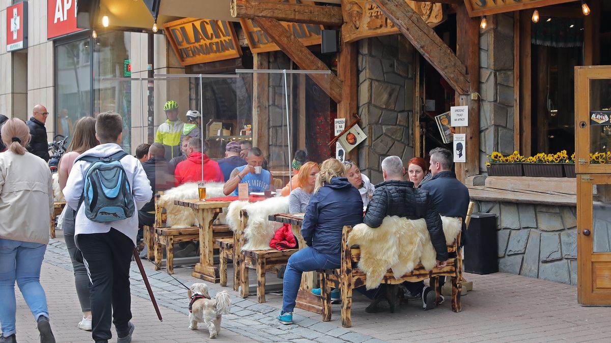 Na Krupówkach restauratorzy nie narzekają na frekwencję, ale na wysokość rachunków 
