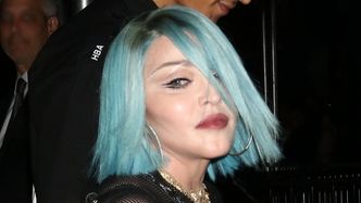 Młodzieżowa Madonna przybywa do klubu z OBNAŻONYM BIUSTEM (ZDJĘCIA)