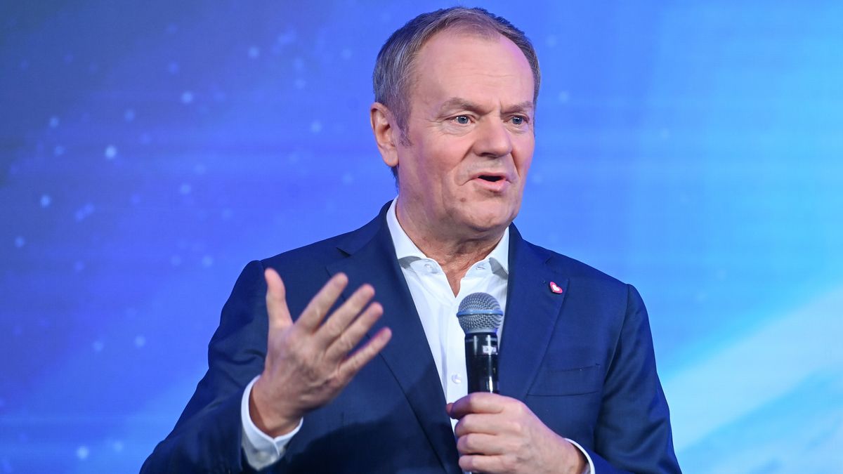 Warszawa, 05.02.2025. Premier Donald Tusk podczas spotkania z członkami misji AX-4 w Centrum Nauki Kopernik w Warszawie, 5 bm. Spotkanie jest organizowane przez Ministerstwo Rozwoju i Technologii (MRiT), Polską Agencję Kosmiczną (POLSA) oraz Europejską Agencję Kosmiczną (ESA). (jm) PAP/Piotr Nowak