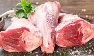 Polacy rzadko kupują to mięso, a szkoda. Jest napakowane białkiem i ma mniej tłuszczu niż wołowina