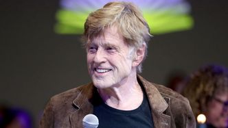 Robert Redford uchodził za największego przystojniaka Hollywood: "Flirtował z kilkoma dziewczynami na raz". Tak prezentował się na zdjęciach z młodości