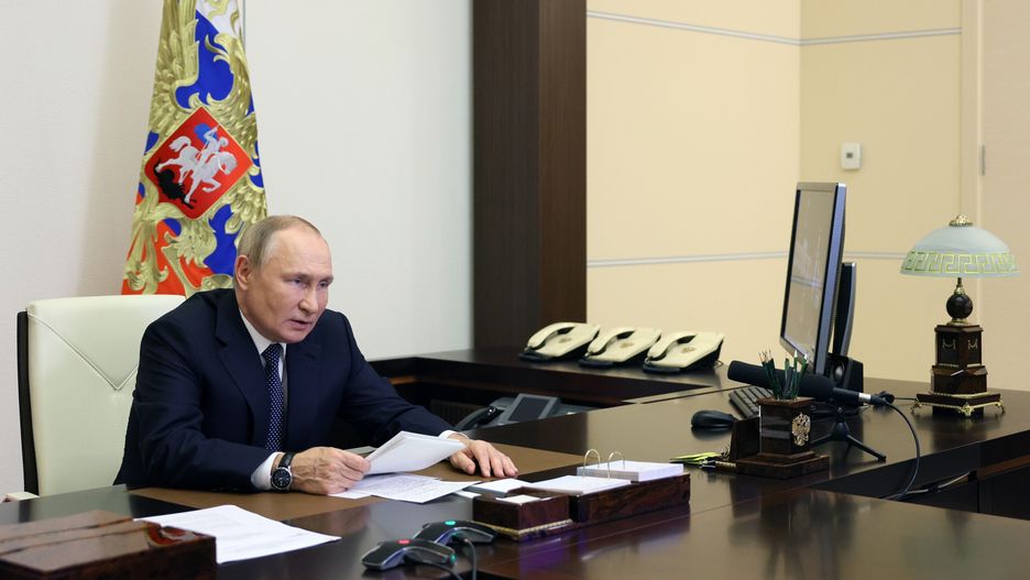 Russian President Vladimir Putin chairs a meeting with the laureates and finalists of the All-Russian competition 'Teacher of the Year' on Teacher's Day, via video conference call at the Novo-Ogaryovo state residence, outside Moscow, Russia, 05 October 2022. EPA/GAVRIIL GRIGOROV/SPUTNIK/KREMLIN / POOL MANDATORY CREDIT Dostawca: PAP/EPA.