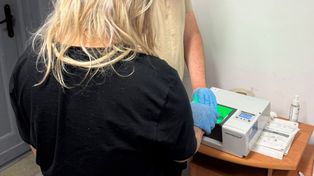 Namysłów: Młoda kobieta szukała naiwnych w aplikacji z filmikami. Gdy tylko dostała przelew, kontakt się urywał