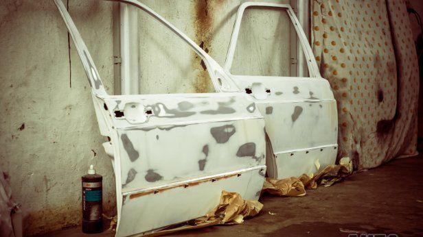 Drzwi mercedesa 190E przed lakierowaniem