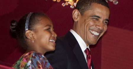 Sasha Obama relaksuje się w Hollywood. Puszcza "dymek"