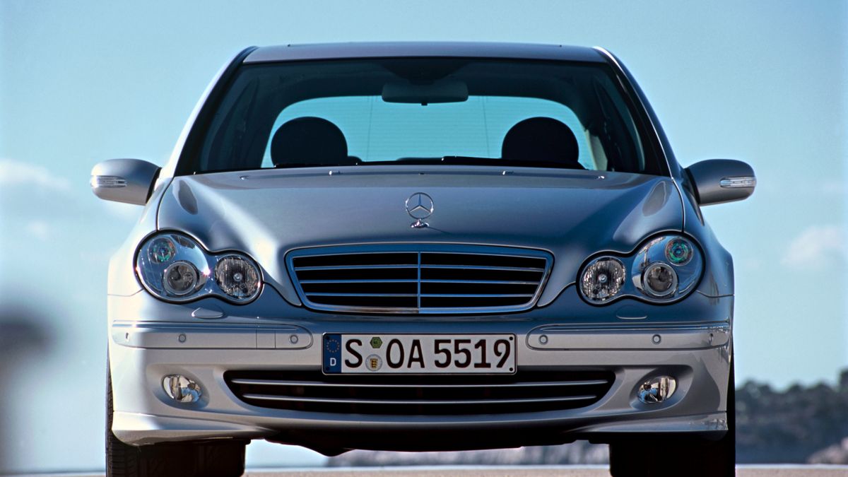 Mercedes-Benz Klasy C oznaczony kodem W203 to druga generacja modelu.