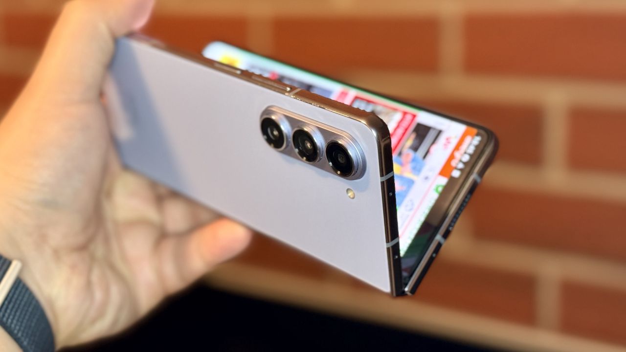 Samsung Galaxy Z Fold 5 jest daleki od ideału, ale i tak go uwielbiam