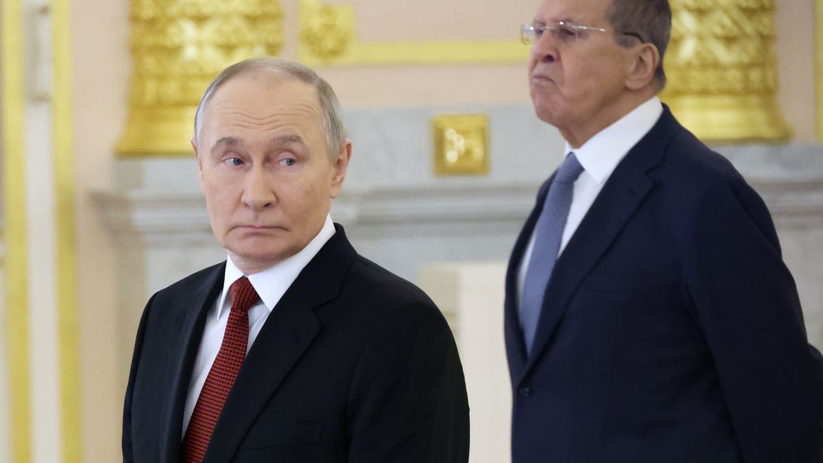 Chińczycy korzystają na problemach Rosji. Ceny ropy niskie jak nigdy