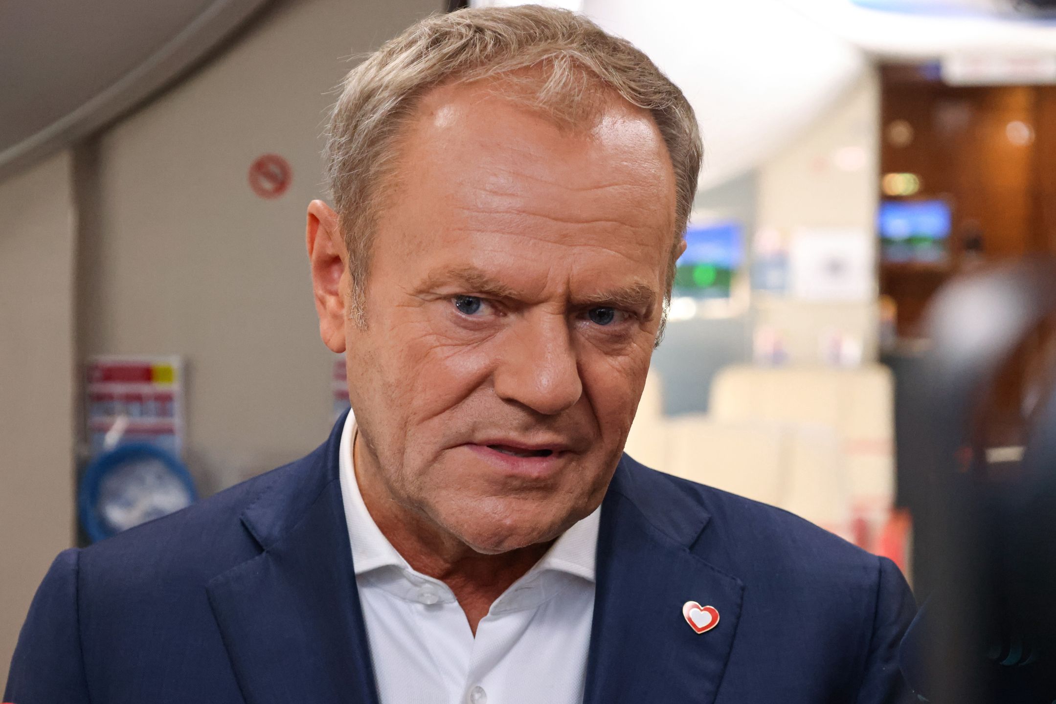 Donald Tusk
Rzym, W�ochy, 10.07.2025. Premier Donald Tusk podczas wypowiedzi dla polskich medi�w w samolocie na lotnisku w Rzymie przed odlotem do Polski, 10 bm. Premier Tusk wzi�� udzia� w odbywaj�cej sie w stolicy W�och konferencji na rzecz odbudowy Ukrainy; w wydarzeniu uczestniczy�y delegacje z oko�o 100 kraj�w. (jm) PAP/Albert Zawada
Albert Zawada
konferencja, mi�dzynarodowa, odbudowa, powojenna, spotkanie, Ukraina, odbudowy, plan, polityk, polityka, pomoc, samolot, straty, wsparcie