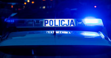 W aucie nie było kierowcy. Wezwali policję. Tragiczny finał