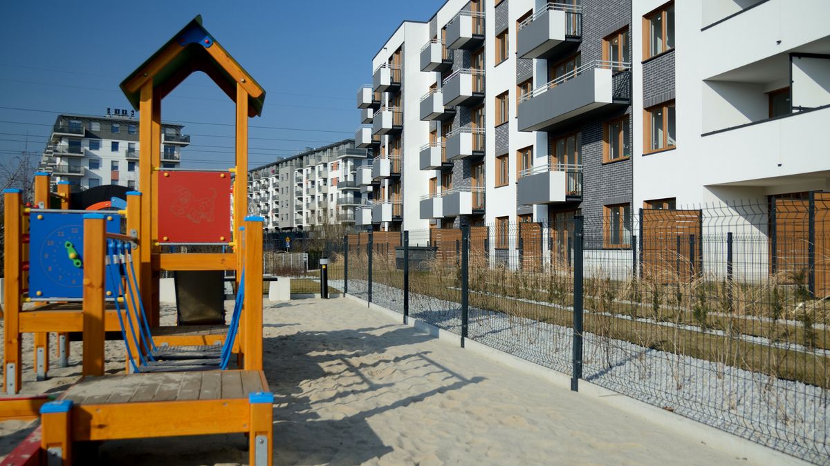 New residential buildings in Poland. Hundreds of new apartments built in Wroclaw, Poland.
Bartlomiej Magierowski
apartment, external, outdoor, facade, windows, residential, building, living, polish, poland, balcony, home, house, architecture, modern, new, spring, place, playground