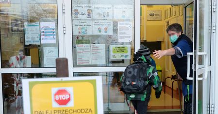 Koronawirus w Polsce. Kiedy powrót do szkół? Adam Niedzielski deklaruje