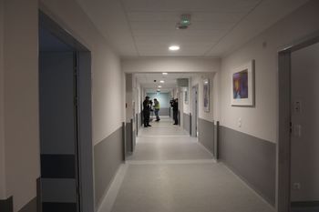 Awaria w bolesławieckim szpitalu. Koparka uszkodziła rurę z gazem. Pacjentów i personel ewakuowano