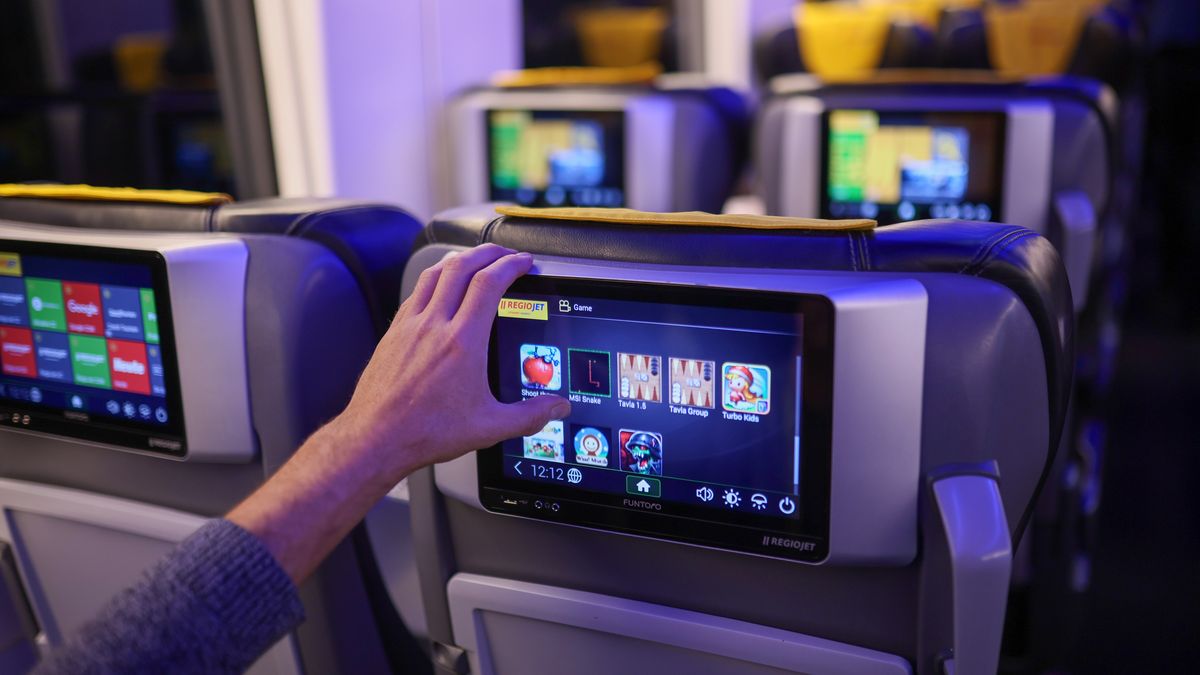 poci�g RegioJet
Leszek Szyma�ski
dworzec PKP Krak�w, kolei, kolej, koleje, peron, poci�g, Regio Jet, RegioJet, transport szynowy