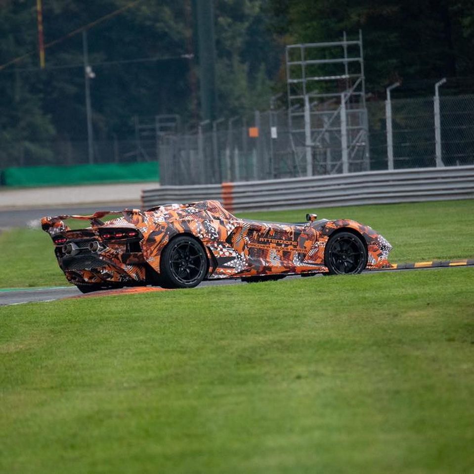 Lamborghini najprawdopodobniej dołączy do wyścigu w segmencie otwartych supersamochodów bez dachu.