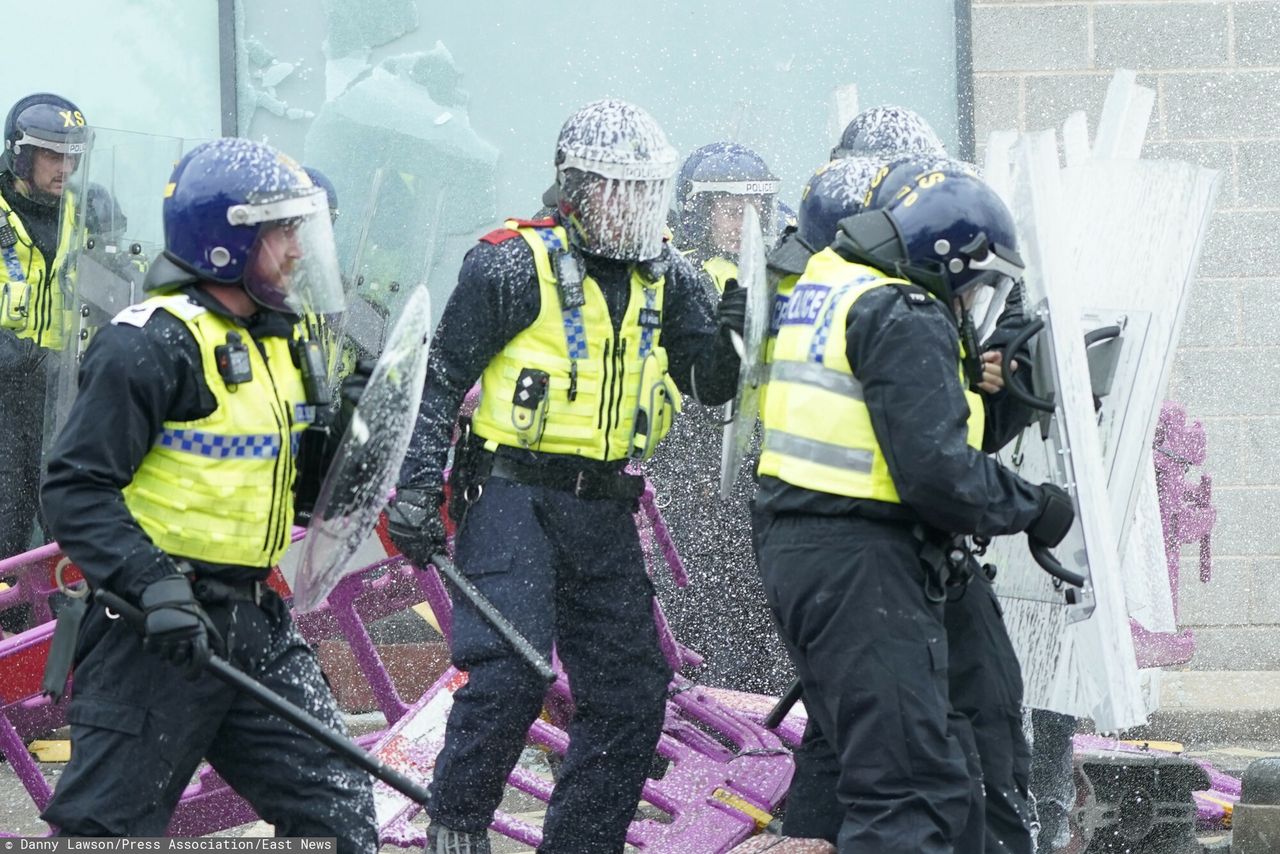 Anti-immigrant riots escalate across the UK as tensions boil over and other overnight events