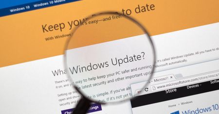 Kwietniowe łatki Microsoftu:  podsłuch klawiatury, złośliwe fonty i znikające dyski