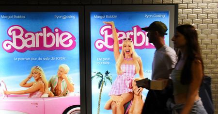 Sankcje uderzają w fanów Barbie. By obejrzeć film, lecą do Kazachstanu