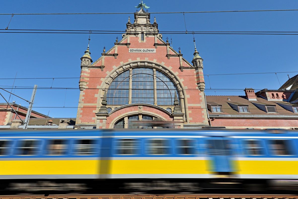 Koszmar na stacji SKM w Gdańsku. 18-letni turysta z Anglii walczy o życie