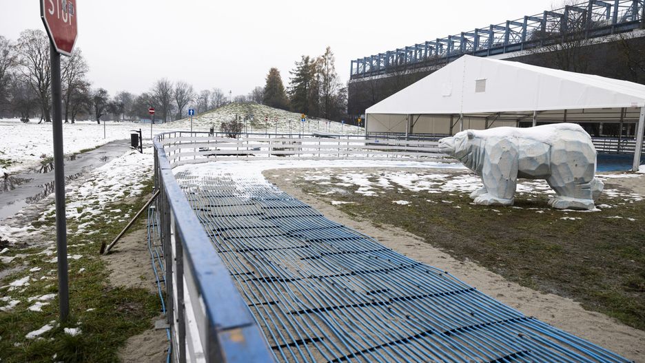 Budowa lodowiska w Parku Jordana w Krakowie