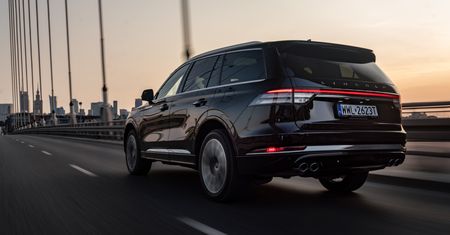 SUV-y w Warszawie z zakazem wjazdu? Radni chcieli wykluczyć więcej aut