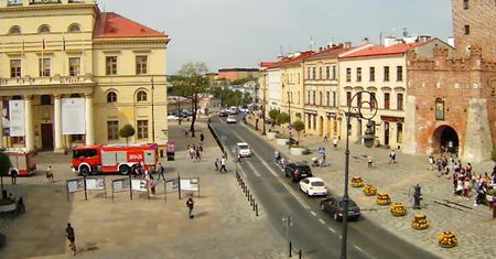 Strażacy na deptaku. Alarmy bombowe w biurze poselskim i Urzędzie Miasta
