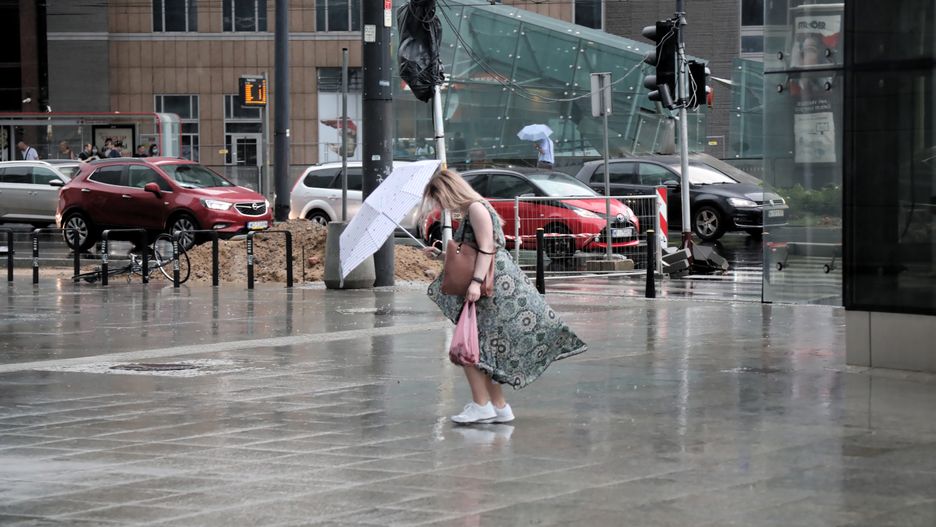 Warszawa. Nad miasto nadciąga burza