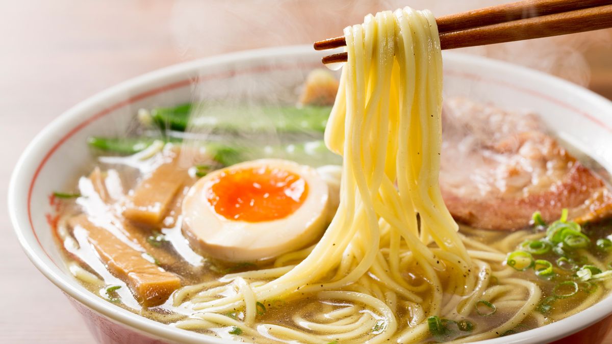 Makaron ramen to jeden z najbardziej znanych makaronów azjatyckich.