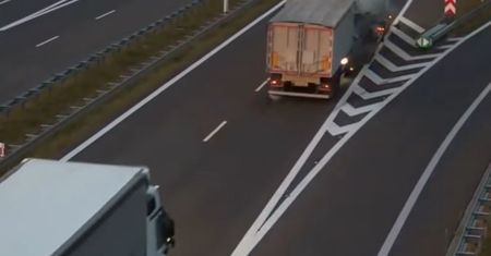 Zatrzymał się tirem na ekspresówce. Drugi kierowca nawet nie hamował
