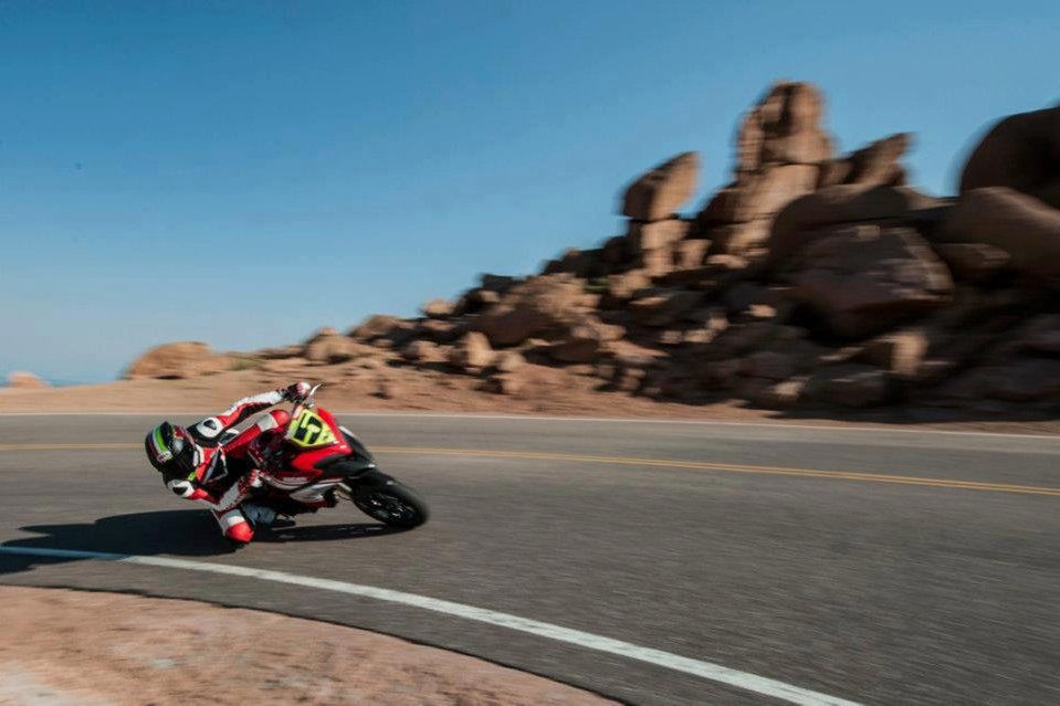 Audi RS5 i Ducati