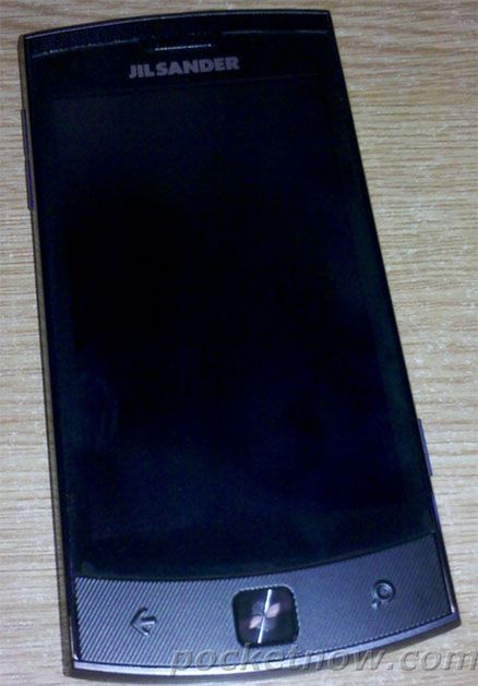 E906 - designerski smartfon LG z WP7