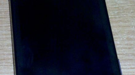 E906 - designerski smartfon LG z WP7 1