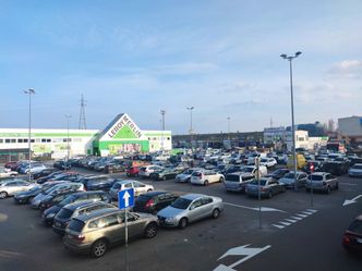 Nowe obostrzenia od soboty. W marketach wzmożony ruch