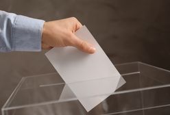 II tura wyborów prezydenckich 2025 za granicą. Do której głosowanie i czy można głosować po 21:00?