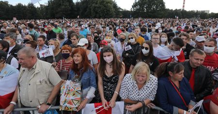 Białoruś. Rekordowy wiec polityczny opozycji. "Tłumy wciąż ciągną na spotkanie"