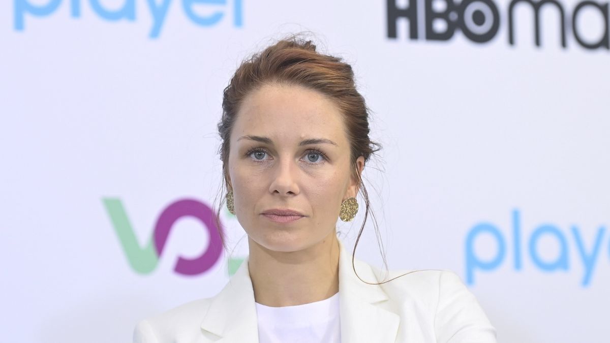 scena z: Katarzyna Wajda, SK:, , fot. Niemiec/AKPA
damskie, Dwa Brzegi, festiwal, Festiwal Filmu i Sztuki Dwa Brzegi, kobieta, lipiec 2023, portret, kolczyki duże, Katarzyna Wajda