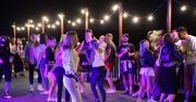 Szczecinek: Dyskoteki wracają na plażę. Taneczne lato nad Trzesieckiem