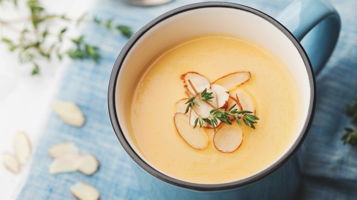 Zupa migdałowa to alternatywa dla wigilijnego barszczu z uszkami